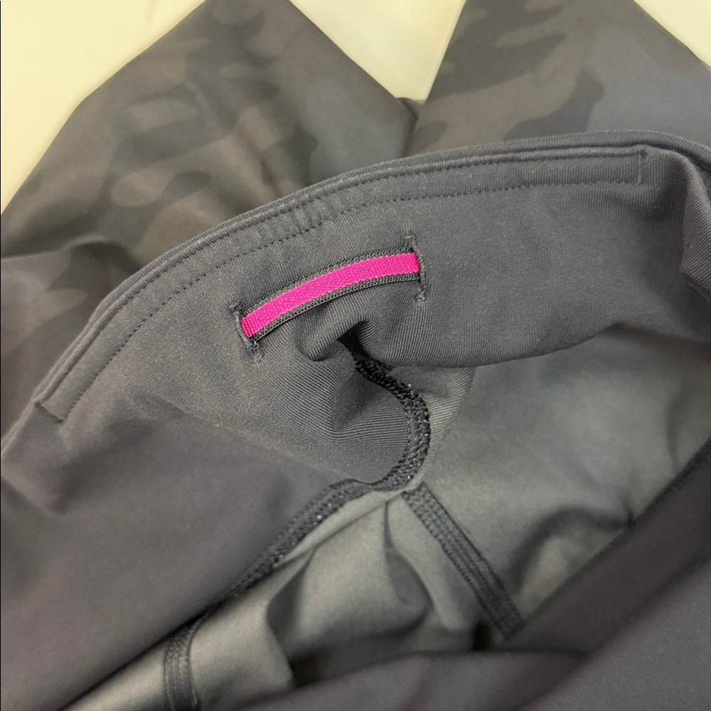 Lululemon Run: Inspire Crop II *All Luxtreme Savasana Camo 20cm Black Sz 6! - Picture 10 of 11